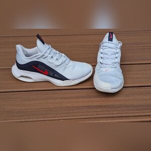 Nike air max tennis shoes Women's Size 8.5